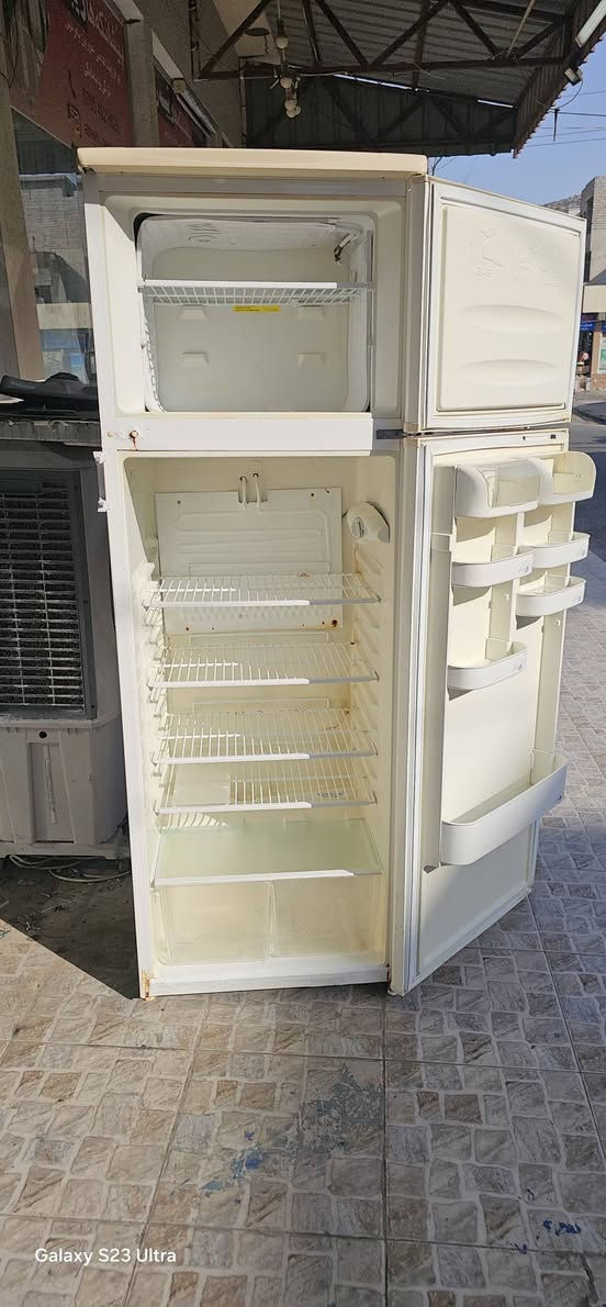 ثلاجه ارجليك ١٦ قدم شغال بشرط سعرها ٨٥٠٠٠ الف عنوان دهوك 
سلاجه ارجليك ١٦ بێ بشرت شول دكه ت بها ٨٥ هزار سعرا ماطوره كى ناف ونيشان دهوك نزاركێ 
*********** دهوك, العراق

نص مكتوب في الصور:
- Galaxy S23 Ultra