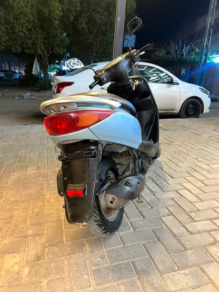 سلام عليكم دراجه بريز للبيع
دراجه فول نضافه نكره سلف نكره هندر بكل وقت 
دراجه نضيفه ما اطلع بيها هواي 
لايت زنون بريك خلفي هورن 
بك لايت خلفي كله شغال 
دراجه فول نضافه 
السعر 740 الف 
مكان الدوره 
الرقم ***********
