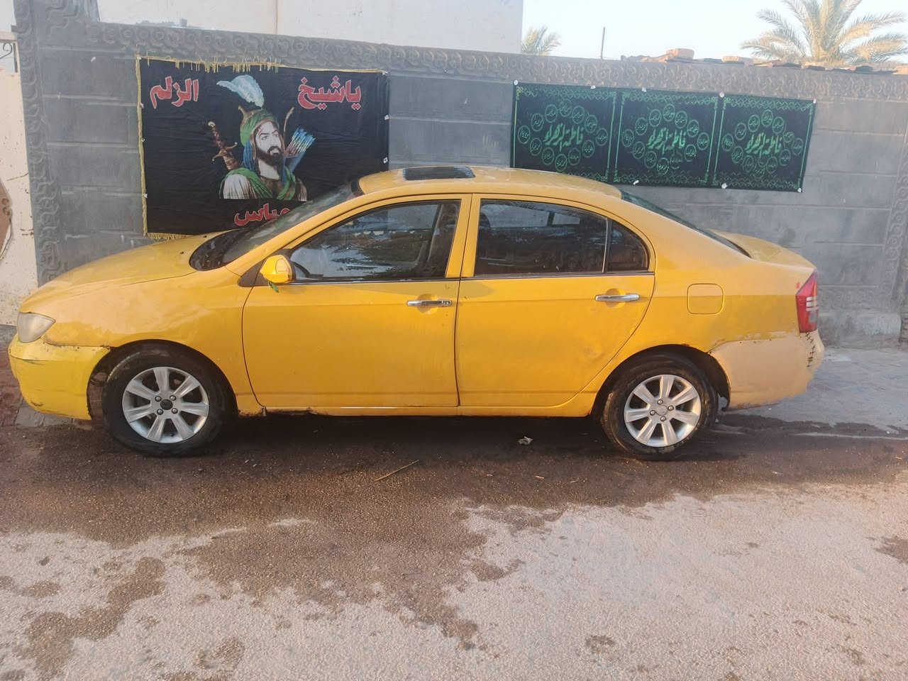 سياره ليفان محرك وكير كورله مصفره هيه وغرامه مراوس راعيه موجود  سياره خير من الله ***********

