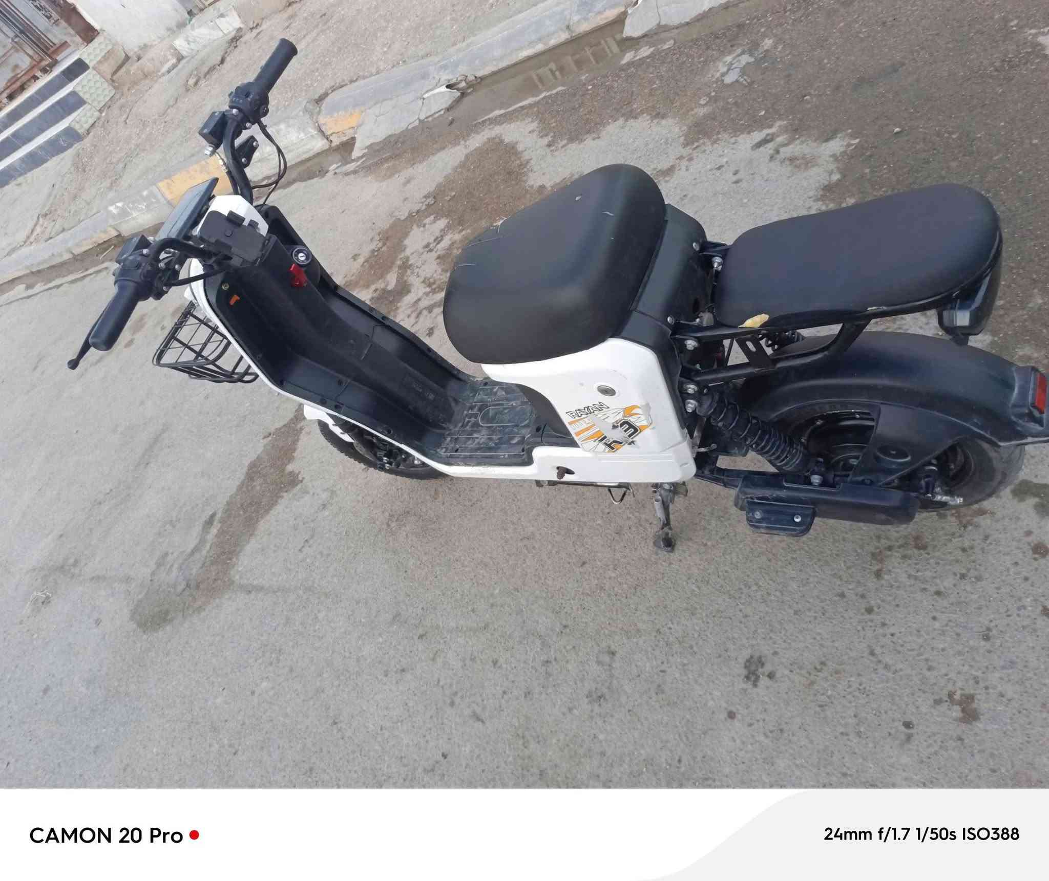 سلام عليكم شباب دراجه البيع ار 9. ونذيفه  وشرط فحص سعر 325وبيه مجال مكان ناصريه ***********

