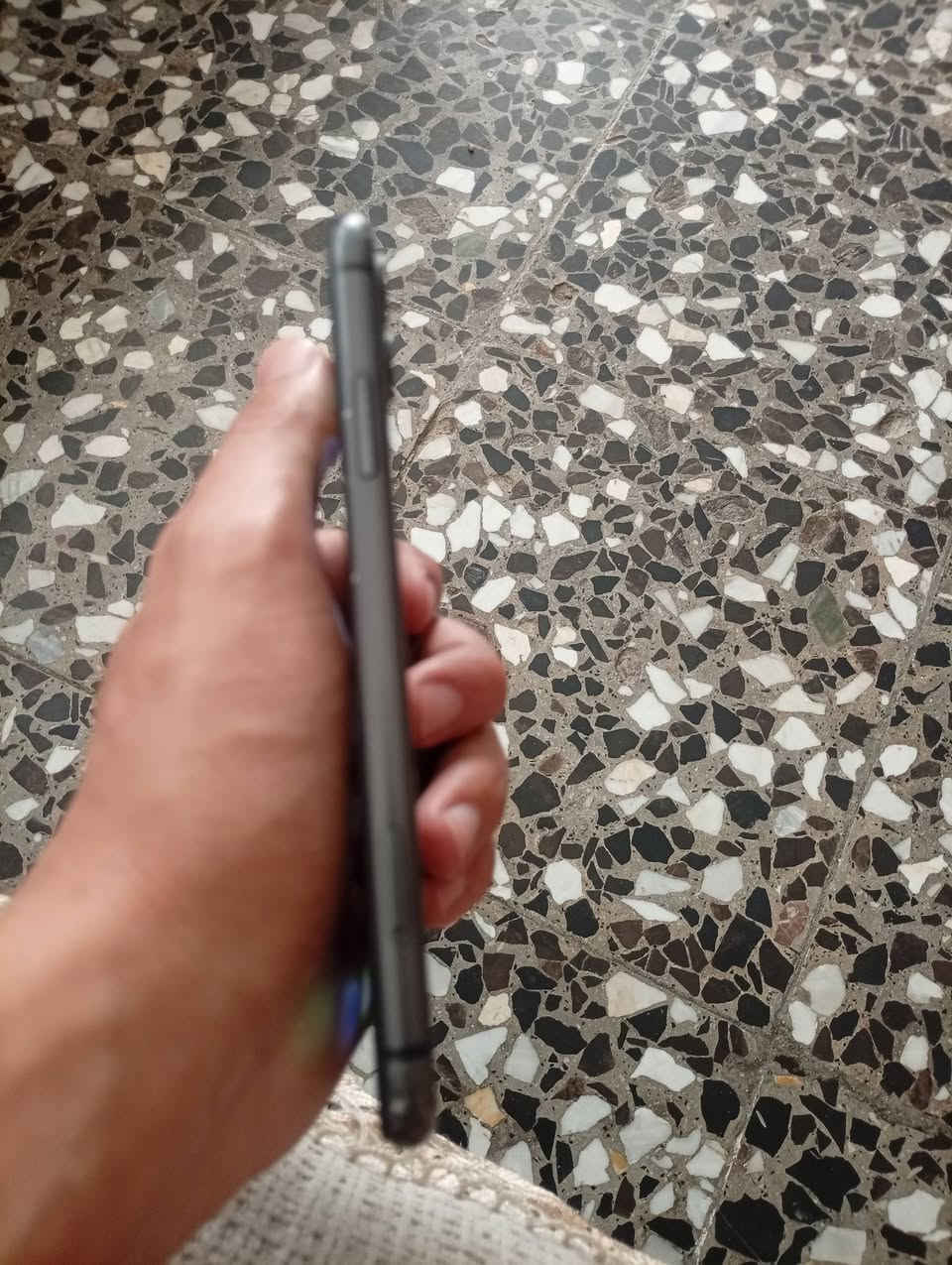 السلام عليكم ايفون 11 عادي فقط مبدل شاشه   بطاريه خدمه صرفها يخبل وجهاز ستخدامه يخبل مال بيت يعني السعر 175 وبي مجال ***********
