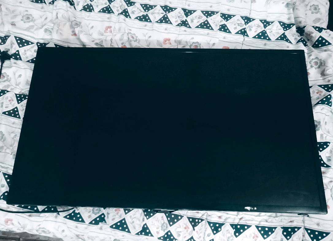 ياالله السلام عليكم بلازمه اخت الجديده حجم 42 سامسونج بدون نت السعر105 الف وبيها مجال مكان بابل القاسم