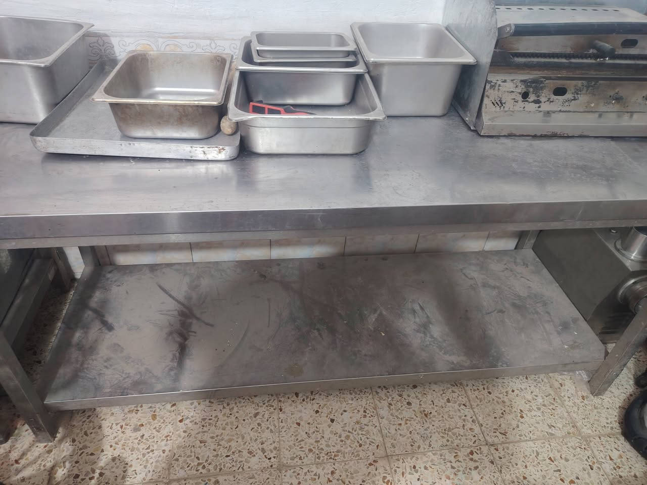 مطعم كامل • للبيع • سعر خاص
