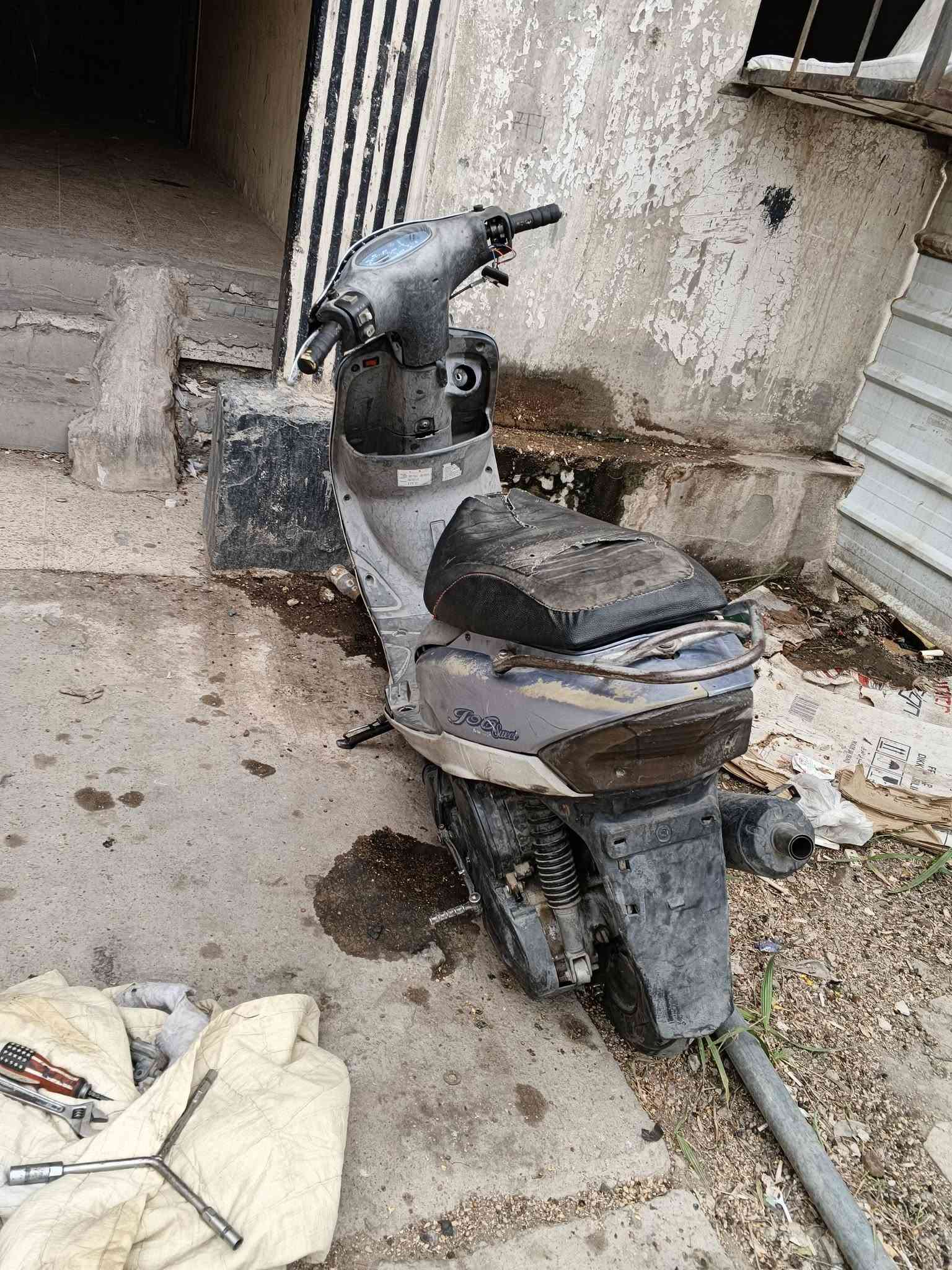 السلام عليكم ماكس منغول شغاله سلف و هندر دهن جديد كلشي ما بيها بس غسله و بنزات مال ابريك 300 وبيها مجال بصيط المكينه مكفوله تخبل الله شاهد بس يرادلها غسله و ترتيبات بصيطه اما المحرك كفاله // مكاني بغداد البياع هذا رقمي للشراي ***********
