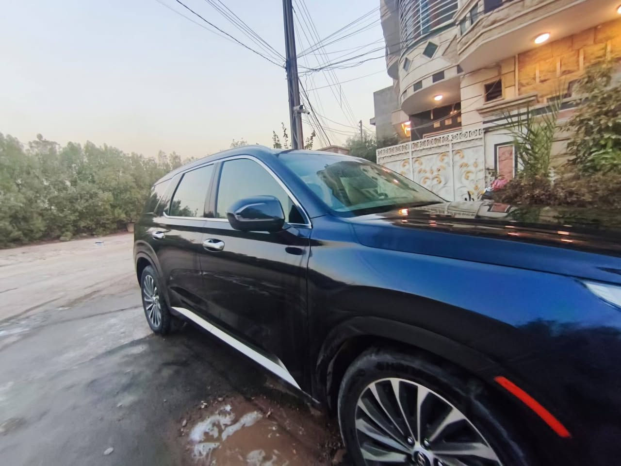 🚘🔥 للبيع فقط Hyundai Palisade 2023 – Calligraphy AWD 🔥🚘
⭐ سيارة فخمة وعائلية بمواصفات عالية جداً

🔹 الموديل: 2023
🔹 الفئة: Calligraphy
🔹 الدفع: رباعي AWD 4×4
🔹 النوع: Hyundai Palisade
🔹 المحرك: [3800]
🔹 الممشى: [اكتب 27000]
🔹 اللون الخارجي: [نيلي]
🔹 الداخلية: [ابيض]

✨ أبرز المواصفات:
✅ فتحة سقف بانوراما
✅ جلد فاخر
✅ مقاعد كهربائية
✅ تبريد وتسخين المقاعد
✅ شاشات ومواصفات ترفيه متكاملة
✅ كاميرات 360°
✅ حساسات أمامية وخلفية
✅ أنظمة أمان ومساعدة للسائق
✅ تشغيل بصمة/دخول ذكي
✅ دفع رباعي AWD
✅ مواصفات Calligraphy الكاملة

📋 حالة السيارة: [ما مبدل شي صبغ نص جاملغ السياق فقط ]

💰 السعر: [275]
📍 الموقع: [بغداد/الدورة]
📞 للتواصل: [***********]

🔥 سيارة نظيفة وفخمة، مناسبة للعائلة والسفر، والبيع للجادين فقط.

📸 الفحص متاح حسب الاتفاق، وأهلاً وسهلاً بالجادين.
