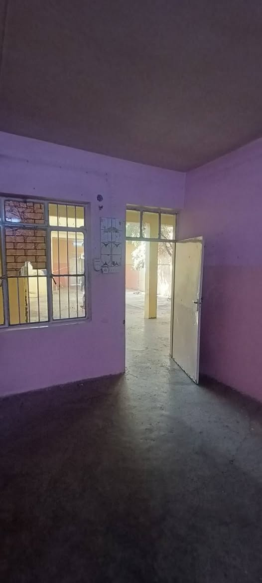 دار للايجار 🏠🏫
حي البكر قرب جامع الحاج يونس 
مساحة 209م 
غرفتين نوم واستقبال ومشتملات كراج سيارة...
للاستفسار مراجعة مكتب المازن حي البكر شارع المنظمة قرب المركز 
او الاتصال على 📞☎️***********
