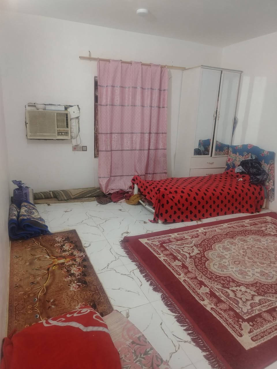 سلام عليكم بيت للبيع المساحه ٢٥٠ ابلوك اعكاده طريق الدوايه منطقه حي الرسول قرب مدرسه الصحيفه السجاديه ***********

