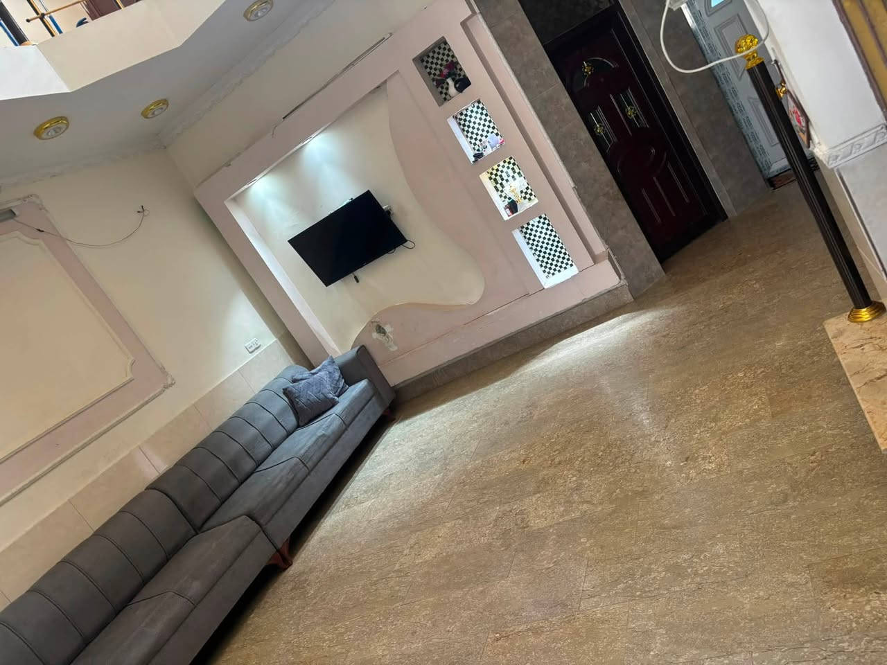 بيت للبيع بسكينه مقاطعه 2/9 شارع مخبز الساعدي بدايه الفرع مساحه 125 اتصل ***********
