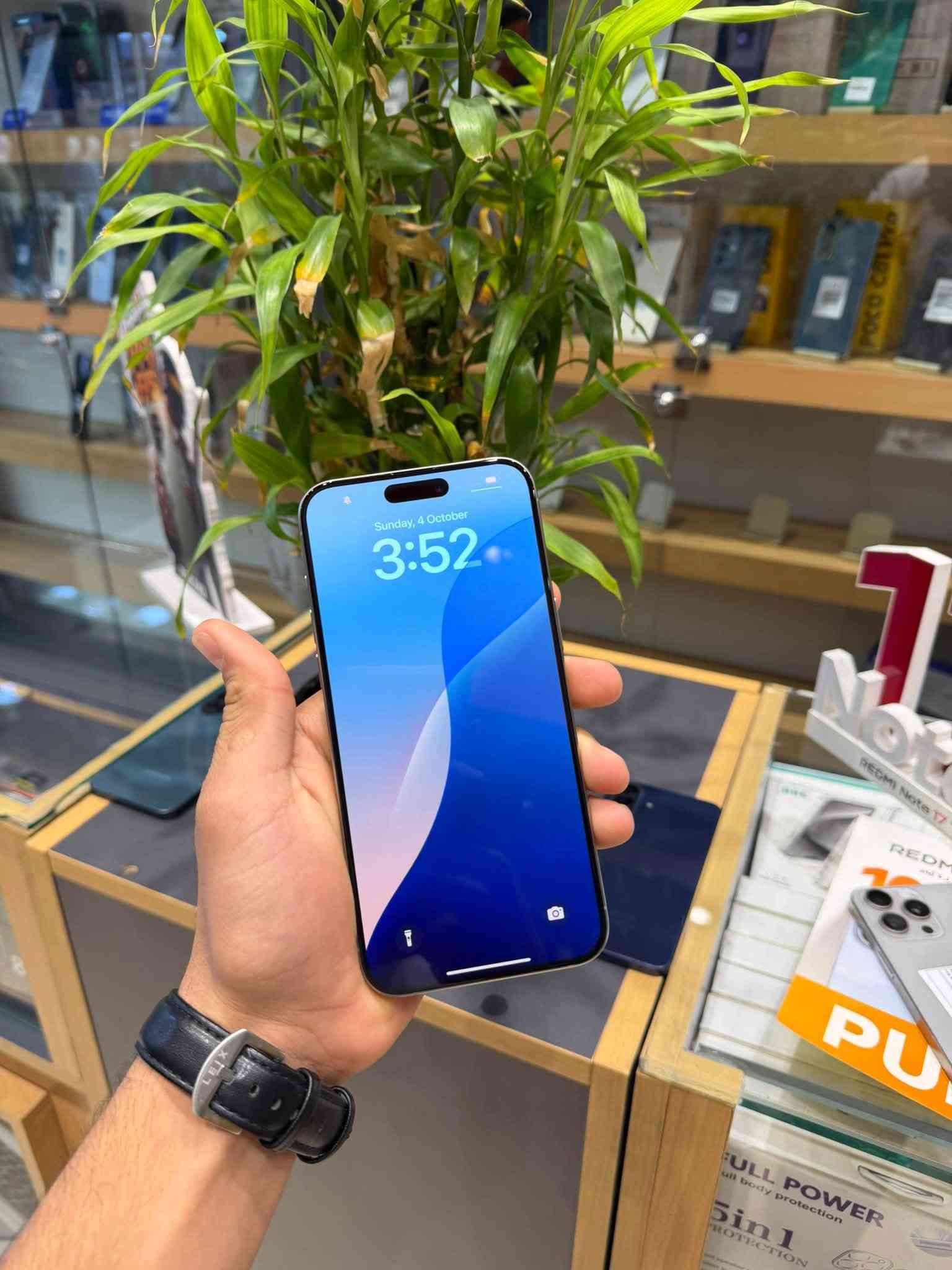 iPhone 15 Pro Max
ذاكره 256 
البطاريه 99
مشحون 92 مره 
الجهاز نضافته 100بل 100
سعر الجهاز مليون و100 وبيه مجال 
الاستفسار اكثر اتصال على هاذه الرقم 
***********

