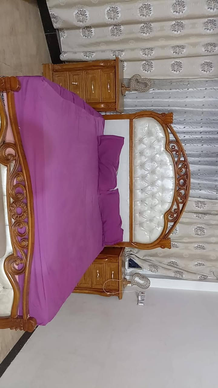 السلام عليكم غرفه صاج درجه اولى احطاطه ست ابوب وملحق جديده كلش كل ضرر مابيه احطاطه درجه أولى مسويه مليونين وربع وعارضه مليون ونص وبيه مجال مكاني بغداد 
للاستفسار ***********
