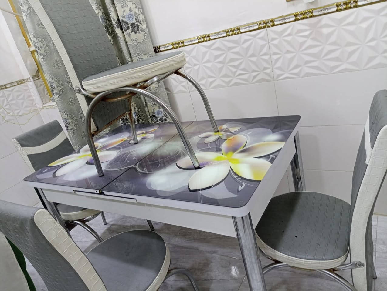 مجموعه اغراض مستعمله مكانه حله المركز
***********
