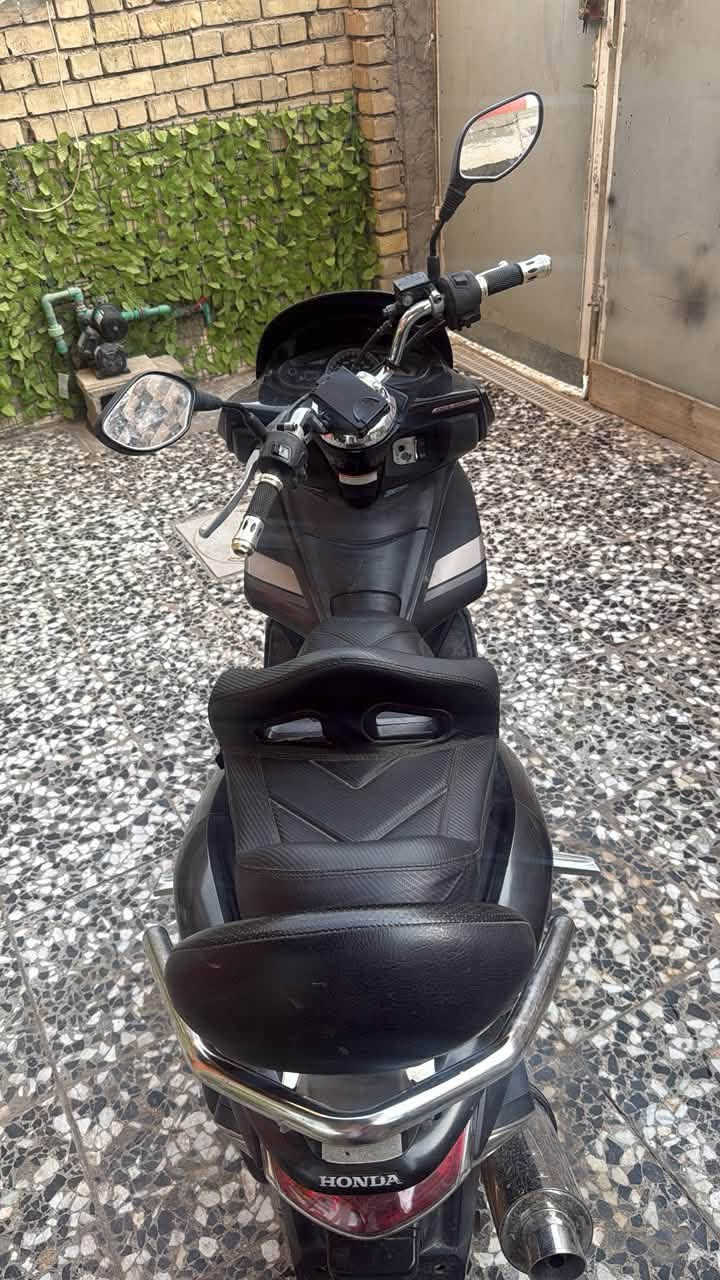 السلام عليكم دراجة pcx جيل اول ماشيه 30 الف الدراجه نضيفة مكينه بلادي والكشن البلادي موجود والصالنصة البلادي موجودة الدراجه اصولي اوراقه كاملة مكاني بغداد الزعفرانية السعر 15$
***********
