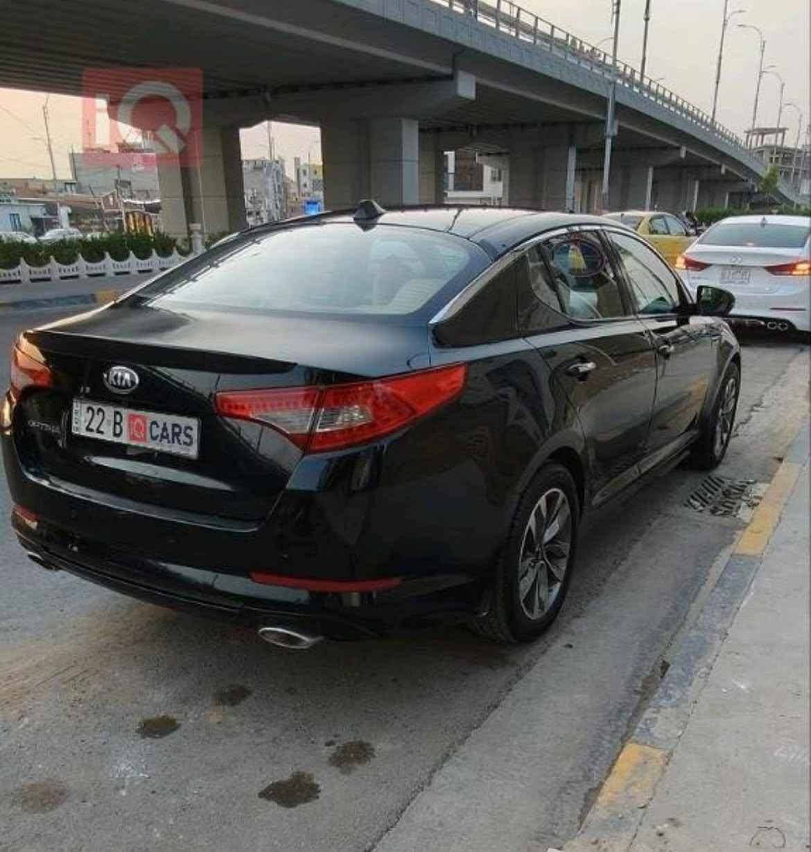 محرك 2400 دوش 
صبغ صفحه السايق 
ماشيه 180.000 كيلو 
فول مواصفات : بانوراما . خزن كشنات . بصمه تشغيل 
محرك وكير شرط ما مفتوح ولا ملعوب بي شرط فحص 
السعر 10.600 دولار وبيها مجال بسيط 
*********** موصل, نينوى
