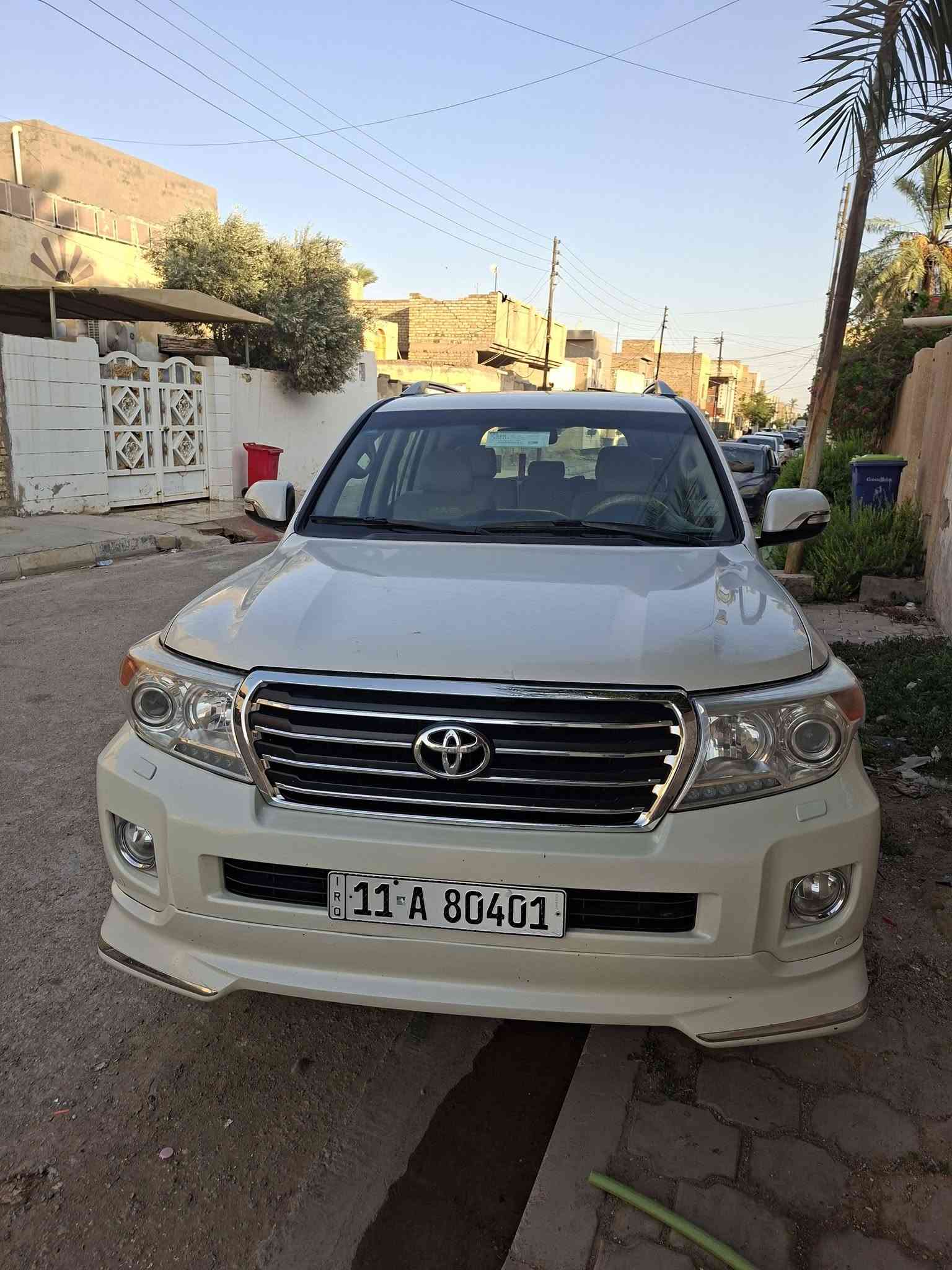 لاندكروز٢٠١٢مكفولة من الصبغ ٣١٠$وبيهامجال***********/***********
