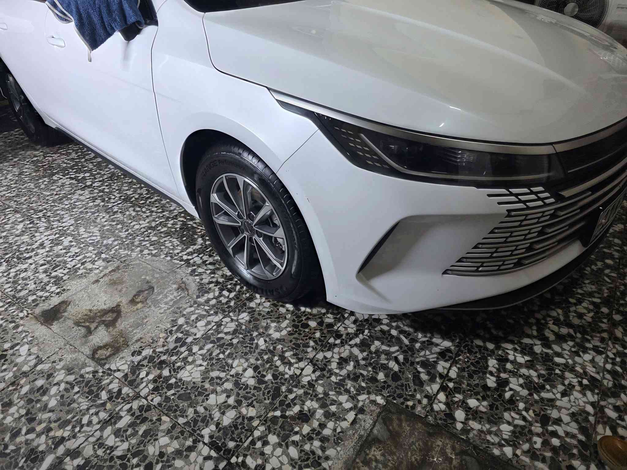 متوفر دستورير ماشيه 14 الف
رقم بغداد مميزز
🛑Destroyer دستروير
🛑🛑حجم المحرك 1500cc 
🛑🛑بطاريه ليثيوم شفرة byd 

سيارة سيدان مدمجة بنظام هايبرد PHEV 

🛑🛑تجمع بين محرك بنزين هايبرد   بلكن ومحرك كهربائي
🛑🛑 شاشة دوّارة 12.8 إنش بنظام ملاحة وتحديثات OTA

🛑🛑 نظام صوتي بـ6 مكبرات صوت + ميزة الكاريوكي

🛑🛑 حساسات وكاميرا خلفية – مثبت سرعة – مقاعد جلد رياضي 

🛑🛑 تصميم خارجي عصري بمصابيح LED ومقصورة عازلة للصوت

🛑🛑كير ماوس 

🛑🛑اوتو ستوب

🛑🛑حساس خلفي 

🛑🛑شاشة دوارة 

🛑🛑كامراة خلفية دوارة 

🛑🛑اوتو هولد AUTO HOLD 

🛑🛑هند بريك بصمه 

🛑🛑تشغيل السياره بصمه مع

 كارت دخول ذكي

🛑🛑مقاعد جلد 

🛑🛑لايت زينون 

🛑🛑لد نهاري LED

🛑🛑بك لايتLED

🛑🛑3انضمة للقيادة 

🛑🛑مانع تزحلق

🛑🛑مثبت سرعه  Cruise 

🛑🛑تشغيل عن بعد 

🛑🛑شاشة ذكية تدعم جميع البرامج

🛑🛑 سعة الخزان 44لتر  اتمشيك 1200 كم 

               2️⃣0️⃣2️⃣5️⃣
مكان السياره بغداد بغداد 

لاتصال ***********
