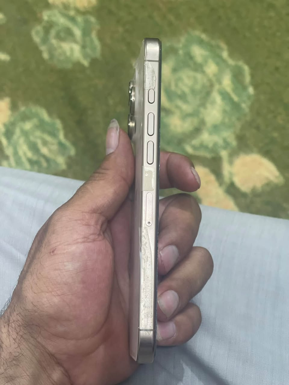 ايفون ١٦برو ماكس كارتون وياء شاحنه ما بي نظافه ١٠٠/شوف الجهاز بعينك احله من الصور لزكاته ما مشلوعه رقمي ***********
