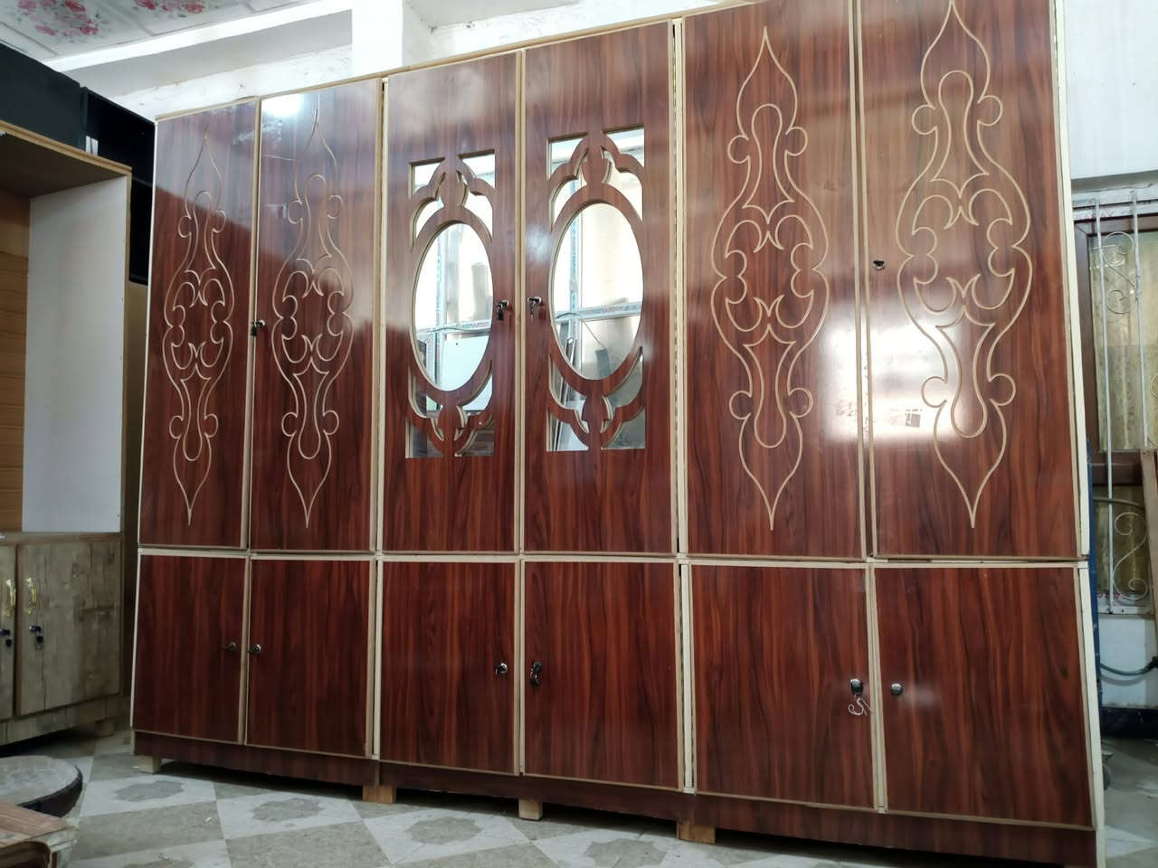 السلا عليكم بيع سريع لضيق المكان قرفة 6قطع نقصهة بس يدات 275 بيهامجال
