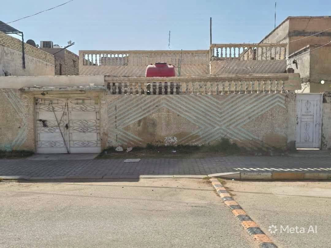 السلام عليكم اخوان عندي بيت للبيع بالرميثة حي العسكري قرب جامع الحسن العسكري مباشرة مساحة ٢٦٠ م ٢ البيت مؤجر على شكل مشتملين  السعر ١٦٠ مليون الهاتف ***********

نص مكتوب في الصور:
- Meta AI
- عقارات الرميثة محمد العراقي . ٢٧ أغسطس . السلام عليكم اخوان عندي بيت للبيع بالرميثة حي العسكري قرب جامع الحسن العسكري مباشرة مساحة ٢٦٠ م ٢ بيع سريع البيت مؤجر على شكل مشتملين الهاتف ***********
