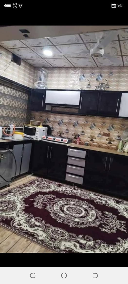 سلام عليكم بيت 100متر مربع طابقين للإيجار يحتوي الطابق الأول على غرفه منام واستقبال ومطبخ وصحيات والطابق الثاني يحتوي على غرفتين نوم ومطبخ وصحيات وبلكونه سعر الايجار 375الف وبي مجال بسيط الماء والكهرباء على صاحب الدار  الاستفسار ***********او*********** العنوان كركوك خمس وخمسين بل بدايه مقابيل دوميز

