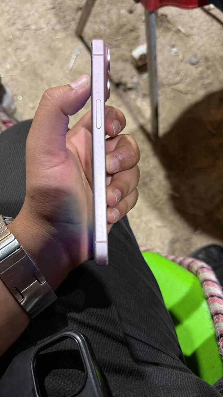 آيفون ١٥ • وردي • بطارية ٨٩
