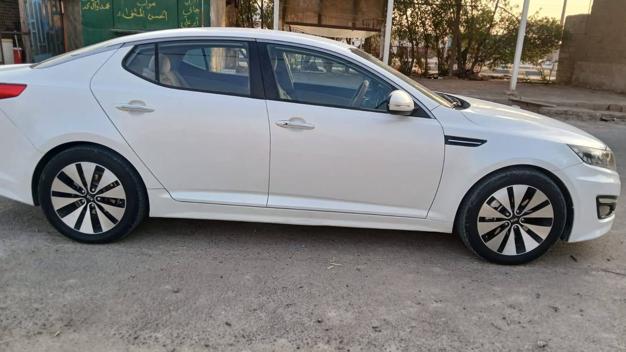 السلام عليكم البيع ابوتما مديل 2014 سياره مكفولة من الصبغ والتبديل ماعد مكانين بارد كلش بسيطات تبريد قطعتين مري شفط سياره بصمه  وبصمه ابواب خمسه ويل كب تخم تاير جديد تبريد ثلج تحكم بل سرعه  وبعد بيه مواصفات الإستفسار اتصال عله الرقم ***********
