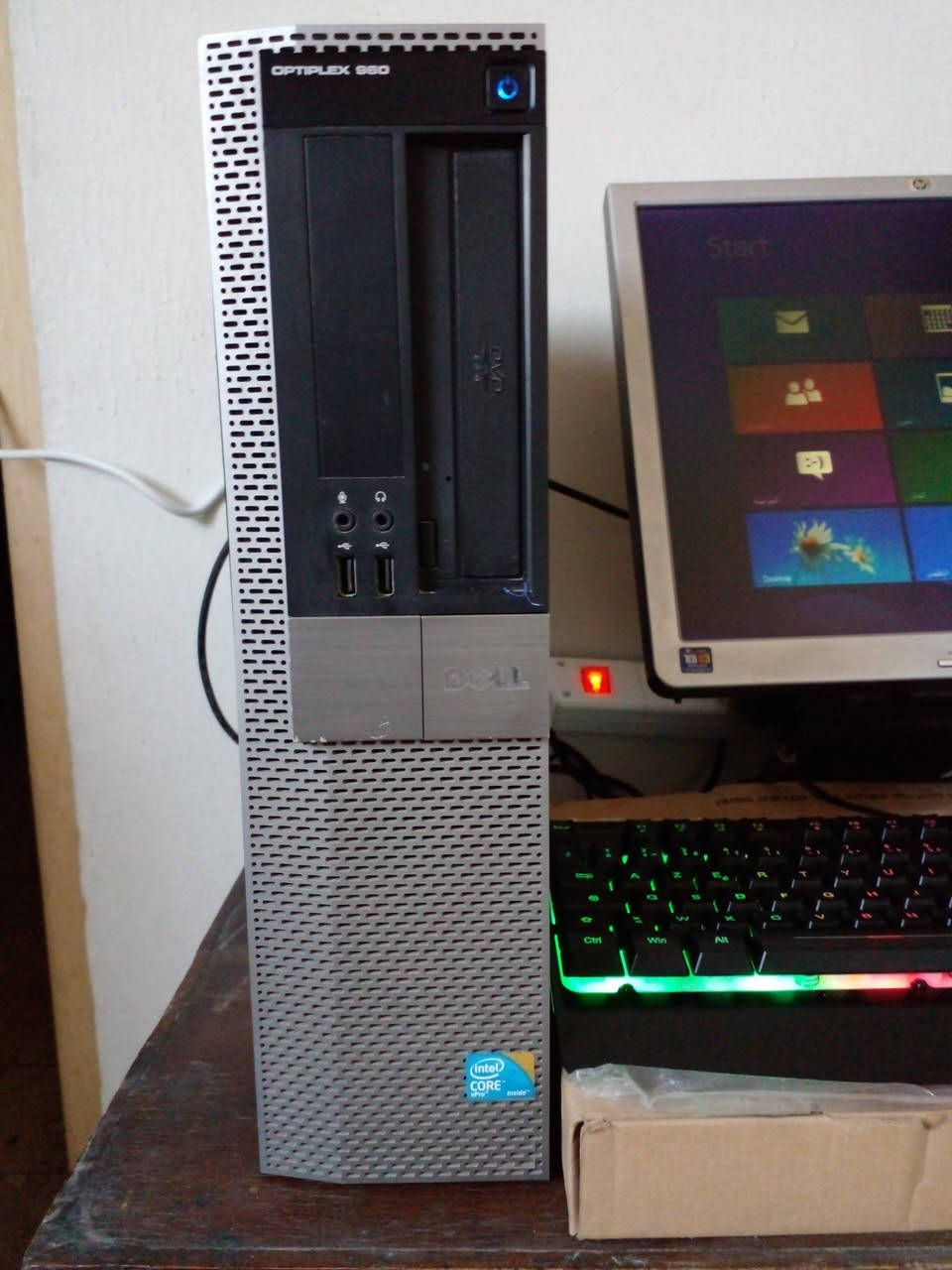 للبيع حاسبة مكتبية سستم DELL  تعمل بشكل ممتاز
شاشة HP  حجم  17
المعالج  انتل  core 2 duo
رام  4G
هارد  320G  HDD 
مشغل اقراص   DVD
ماوس
كيبورد ضوئي
مع كافة الكيبلات  
سعر   55  الف   لايوجد توصيل المكان بغداد شارع فلسطين    ***********

نص مكتوب في الصور:
- System Rating: System rating is not available Processor: Intel(R) Core(TM)2 Duo CPU E8400 @ 3.00GHz 2.99 GHz Installed memory (RAM): 4.00 GB System type: 64-bit Operating System, x64-based processor Pen and Touch: No Pen or Touch Input is available for this Display Computer name, domain, and workgroup settings Computer name: DELL960 Full computer name: DELL960 Computer description: Workgroup: WORKGROUP Windows activation Windows is activated View details in Windows Activation Product ID: 00178-70000-00011-AA011
- Memory Channel Mode = Single Memory Technology = DDR2 DIMM_1 Size = *** DIMM slot empty *** DIMM_3 Size = *** DIMM slot empty *** DIMM_2 Size = 2 GB DIMM_4 Size = 2 GB Processor Information Processor Type = Intel(R) Core(TM)2 Duo CPU E8400 @ 3.00GHz Processor Speed = 3.000 GHz Processor Bus Speed = 1.333 GHz Processor L2 Cache = 6 MB Processor Id = 1067A Microcode Version = A07 Multi Core Capable = Yes (Dual) SMT Capable = No 64-bit Technology = Yes (Intel EM64T) PCI Information SLOT1 = {Empty} SLOT2 = {Empty}
- Manufacture Date = 06/10/2010 Ownership Date = 08/11/2010 Memory Info Memory Installed = 4 GB Memory Speed = 800 MHz Memory Channel Mode = Single Memory Technology = DDR2 DIMM_1 Size = *** DIMM slot empty *** DIMM_3 Size = *** DIMM slot empty *** DIMM_2 Size = 2 GB DIMM_4 Size = 2 GB Processor Info Processor Type = Intel(R) Core(TM)2 Duo CP
- Disk 0 Basic 298.09 GB Online (C:) 63.71 GB NTFS Healthy (System, Boot, Page File, Active) New Volume (D:) 234.37 GB NTFS Healthy (Primary Partition) CD-ROM 0 DVD (E:) No Media Unallocated Primary partition
