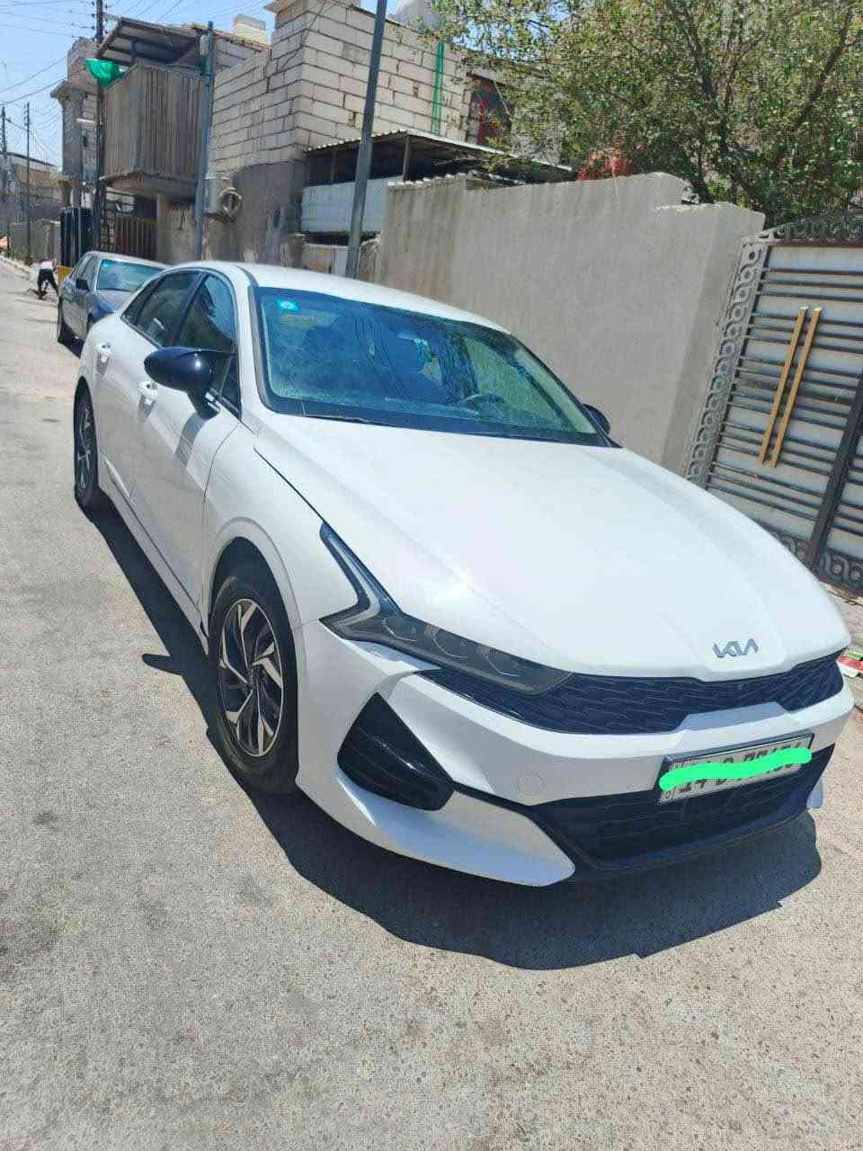 سلام عليكم 
‏k5 مديل 23 
سياره معوقين رقم بصره 
 بيه 3 قطع تبديل 
حدايه جديده تايرات جدد 
لكير ولمكينه مكفولات 
مكينه 1600 تيربو فئه EXL فول عده لفتحه 
سياره جديده بمعنا الكلمه يعني لامشتغله تكسي ولاغيره
مكان السياره البصره نواب الضباط   
سعره 140 وبيه مجال 
الرقم *********** البصرة, العراق
