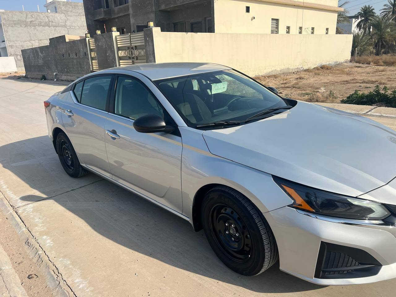 للبيع: نيسان ألتيما 2024 🚗
​ فئة S (الستاندر). 
​أهم المواصفات:
​المحرك: 2.5 لتر، 4 سلندر (أداء قوي واقتصاد مثالي بالوقود).
​الموديل: 2024. 
​ناقل الحركة: Xtronic CVT 
​التقنيات: تشغيل بصمة، شاشة معلومات متطورة، بلوتوث، ومنفذ USB/Type-C.
​الأمان: نظام التحذير من التصادم الأمامي، مكابح طوارئ آلي، ونظام مراقبة ضغط الإطارات.
​الإضافات: مثبت سرعة (Cruise Control)، تحكم كامل من المقود، إضاءة LED نهارية.
​  (ماشية 58.000).
السيارة وراد أمريكي وضررها جامرلغ الامامي من جهة السايق. 
​📍 المكان: (ديالى)
السعر. ( 162) بيها مجال بسيط
للاستفسار التواصل. ***********
