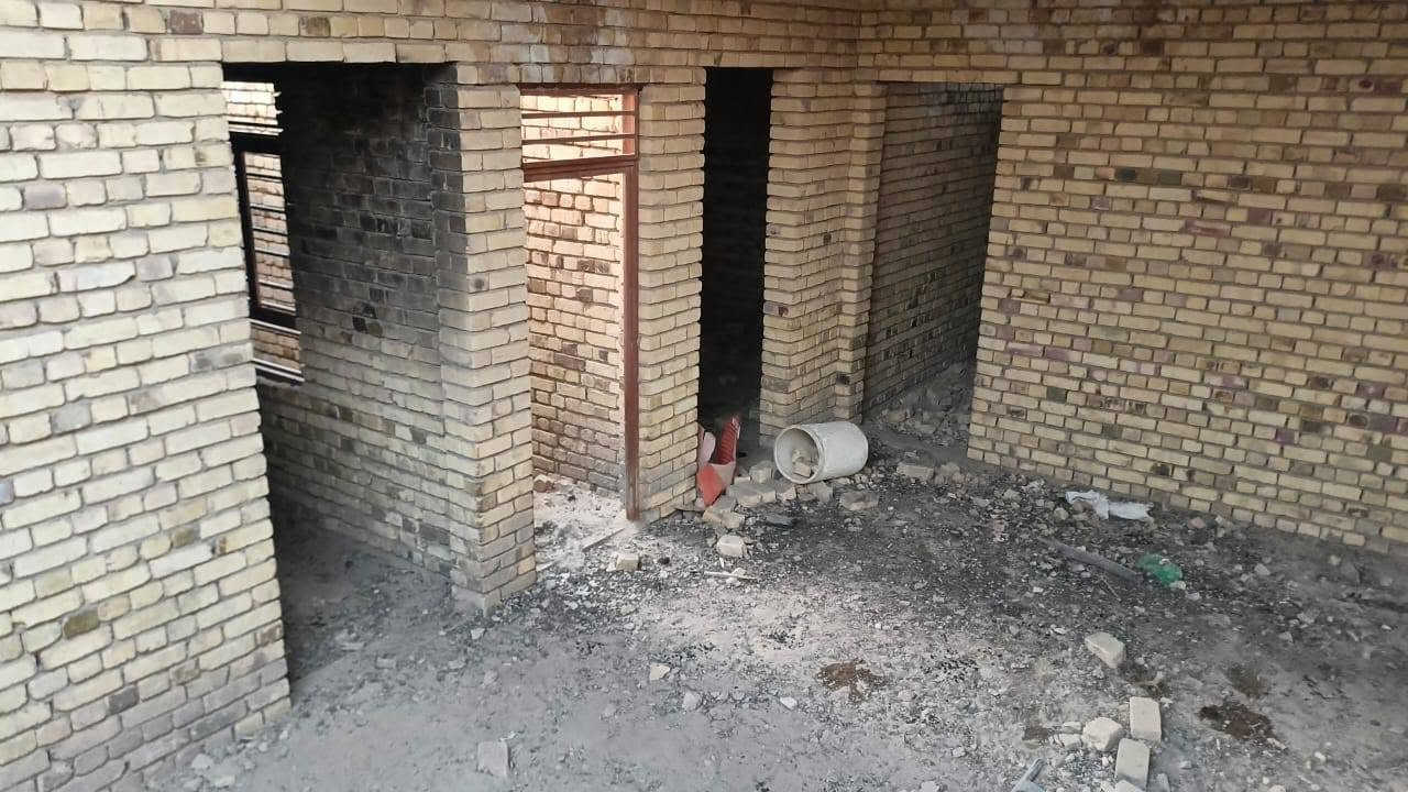 سلام عليكم ورحمة الله وبركاته يوجد بيت هيكل للبيع زراعي مساحه 500متر حي جوادين على شارع سيد وحيد مقابل معمل العصير الاستفسار على هذا رقم واتساب ***********
