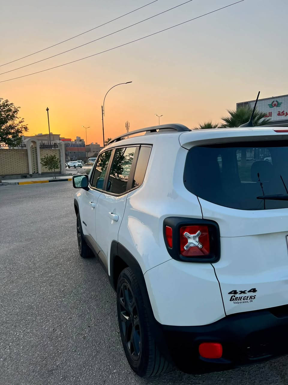 🚘 للبيع: Jeep Renegade Latitude 2018
🔥 سيارة جيب رينيجيد بحالة ممتازة، بمحرك 2.4 لتر وأداء قوي، مناسبة للاستخدام اليومي والسفر

🔹 المواصفات:
• الموديل: Jeep Renegade
• سنة الصنع: 2018
• المحرك: 2.4 لتر – 4 سلندر
• القوة: حوالي 180 حصان
• ناقل الحركة: أوتوماتيك 9 سرعات
• نظام الدفع: AWD – دفع رباعي

✨ مميزات السيارة:
• دفع رباعي AWD
• تصميم شبابي وعملي
• تحكم فول بالستيرنج
• مثبت سرعة (كروز كنترول)
• طقم إطارات جديد

📌 ملاحظات:
• السيارة كاملة وما بيها أي نقص
• جاهزة للفحص، والفحص على حساب المشتري

💰 السعر: 115$
📍 الموقع: كربلاء
📞 للتواصل: ***********
