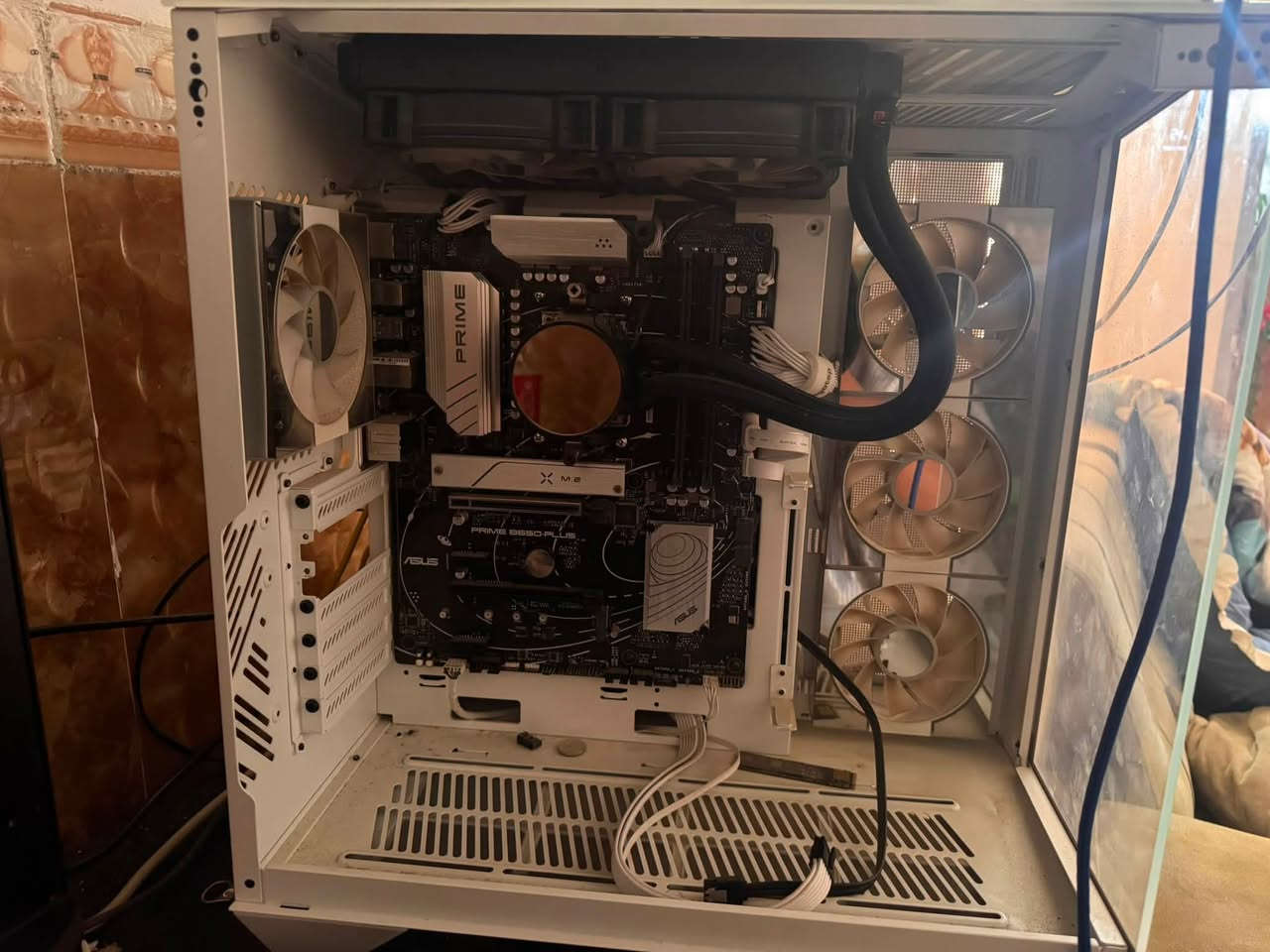 غراض للبيع ابيع الكرت مفرد و عدة المذربورد و المعالج ركز شوي 

5070 Ti Asus prime 16GB ما عندي سعر اله بس اشتريته قبل سنه و 8 اشهر او اقل ما اعرف الصراحه ب مليون و 425 انته قيم وانطيني  سعرك  و ستعامله قليل يعني  
حق فتره 8 اشهر و تركت 

عندك مذر بورد PRIME ASUS B650-Plus  رامات و مركب عليها معالج R7 7800X3d و معرفه هذني ما يحتاج أعرفك عليهن الكامبو هذا بدون رامات إذا تريد انطيك وياها المبرد ما اعرف اسمه بس موجود بل صوره بدون مقابل يعني ويه الغراض و هم موجود M.2 512gb ما ادري من يا شركه بس جيد جدا سرعته اتوقع مو اكيد 7200 او اقل و عندي 2 رامات 32 و هذا السبب البيع خربت واحد خرب البن مالته و الثاني ما اعرف عنه اي شي هم انطيك ياهن جرب تصلحهن و الكيس dark flash مدري شسمه المهم ابيض احسبه ويه الغراض اريد بيهن 700 

و ويه الكرت انطيك هذني هم هدية لان ما اريد ابيعن خلي غيري يستفاد بيهن هديه ويه الكرت ماوس كلوريوس اتوقع مودل D و كيبورد ما اعرف اسمه بس جيد شكله حلو دزلي رساله او تعليق ادزلك صورته هوه و الموس 

و عندي شاشه هم 
1080p 
monitor samsung 240hz g4 odyssey
نضيفه لا ديد بكسل ولا بطيخ
اخذتها ب 300 و اريدها ب 200 لا تكلي غالي كلش مناسب 

عندي شاشه ثانيه هم 2k 170hz من gigabytes نسيت 
اسمها mمدي شنو المهم هم نفس الشي لا ديد بكسل ولا شي

مكاني ميسان العمارة قطاع 30 
و عندي توصيل شرط العربون يولد ركزو عربون حته لو فد شي بسيط10 تريد اسيا تريد ماستر إذا انته ناوي تشتري ما يفرق العربون ولا يوكفك  العربون

اي استفسار تعال واتساب او خاص  او تعليقات هذا رقمي 
***********

و صراحه مستعجل على البيعه  
و لا تحاول تنزل من السعر لان ما ابيع
