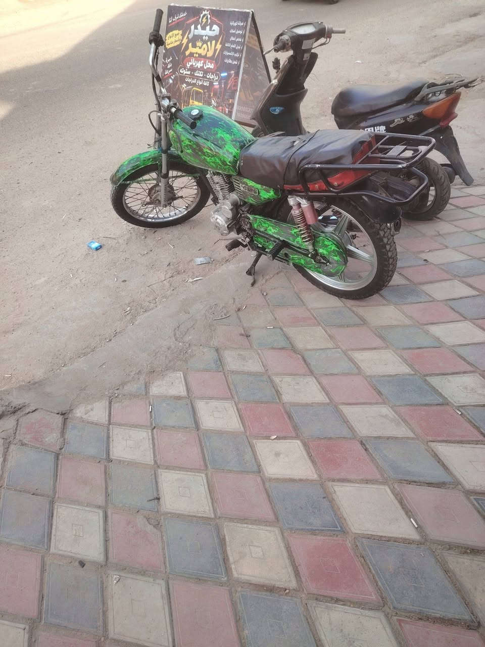 17 اصليه حربية ا 5 كير لكابريتر شويه تعبانه الدراجه شغاله هندر واحد تجي تاخذهه وتروح خير من الله وعلي  450 وبيها مجال مكاني الكمالية شارع المصرف 
واتس ***********/ هاتف ***********
