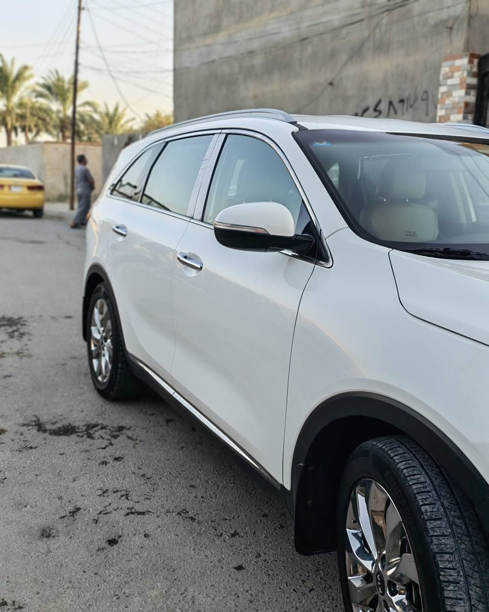 السلام عليكم كيا سورنتو  2019 خليجي
محرك V6 محرك 3500
رقم بغداد دولي بسمي سنويه لل2031
ماشيه 76 الف كيلو متر  فقط 
_بصمة تشغيل
_نضام ترحيب 
_حساسات أماميه خلفيه
_اللايت زنون عالي ناصي
_شاحن وايرليس
_كامره أصليه دواره 
_كراسي 2 كهرباء الأماميات
_ 3قطع تبريد
_تحكمات  ستيرن
_سبعه راكب 
_ويل كب نيكل
_بصمه ابواب 
_ترحيب بالمري والأنارة 
_كشنات جلد
_جنطه كهربائية
_مري شفط وأشاير بل مري
_بردات ابلادية
_اربع انظمه قياده 
السعر /227 وبيه مجال 
مكان السيارة الدجيل
للاستفسار
/***********
/***********
