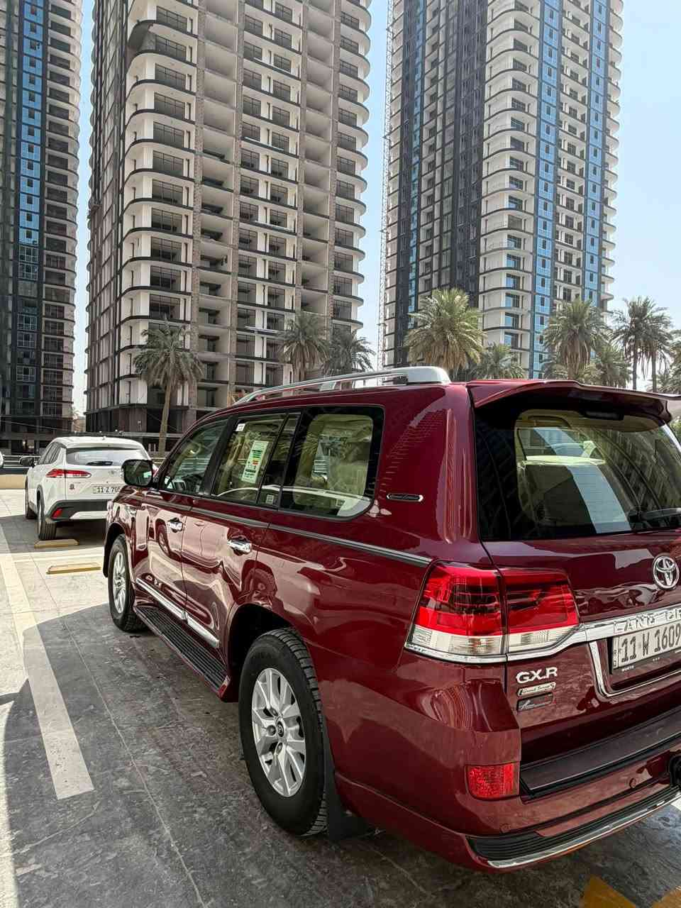 سلام عليكم 
لاندكروز موديل ١٦ بريم فول مواصفات بيها صبغ جاملغ خلفي + باب سيارة جديدة جدا 
سونر مرفق بالمنشور 
ماشية ١١٩ الف مشي حقيقي 
تخم تاير جديد
السعر ٣٧٥$
مكان السيارة علي صالح مقابل مرور الطوبجي
