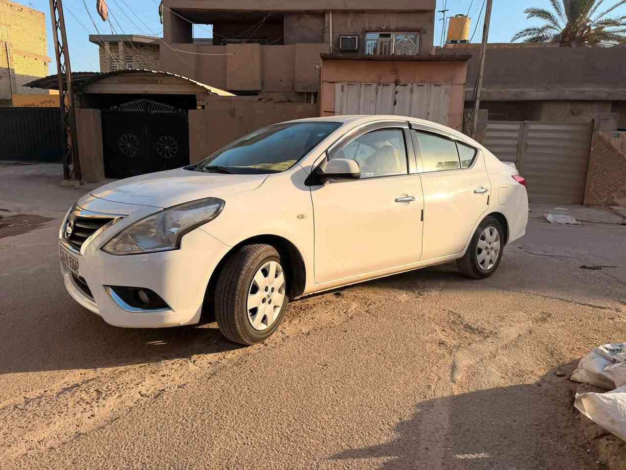 نيسان سني هندي موديل ٢٠٢٤ ام البليته الزركه
السياره نظيفة وخير من الله بيها بس الدعاميه الامامي شويه مثل ما موجود بالصور
ماشيه ٤٠ الف 
شاشه ذكيه كار بلي واندرويد
دواخل وحوض كله مغلف 
سعرها ١٢٥ وبيها مجال
مكاني بغداد
تواصل واتس اب 
***********
