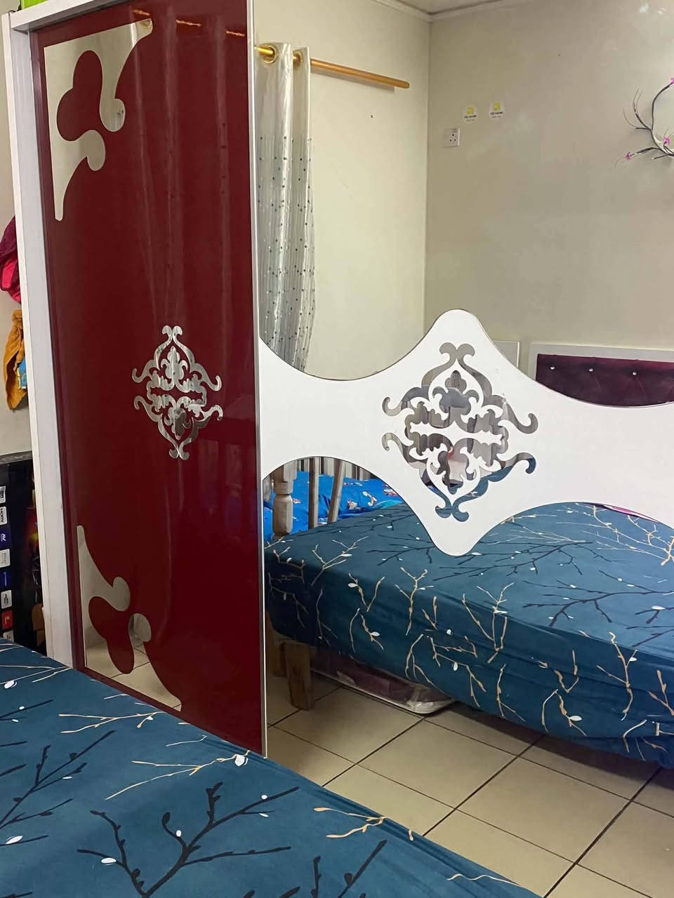 غرفة تركيا ب 250وبيها مجال العنوان بغداد مجمع باسمايا

نص مكتوب في الصور:
- LOVE