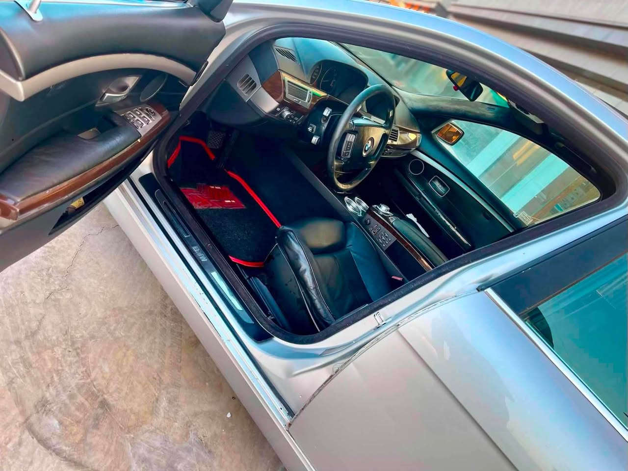 Bmw  باخرة 2002 السياره كلها بلاد صبغ مابي السياره قرار شرط الوكاله مراوس هم اراوس 
***********
*********** كركوك, العراق
