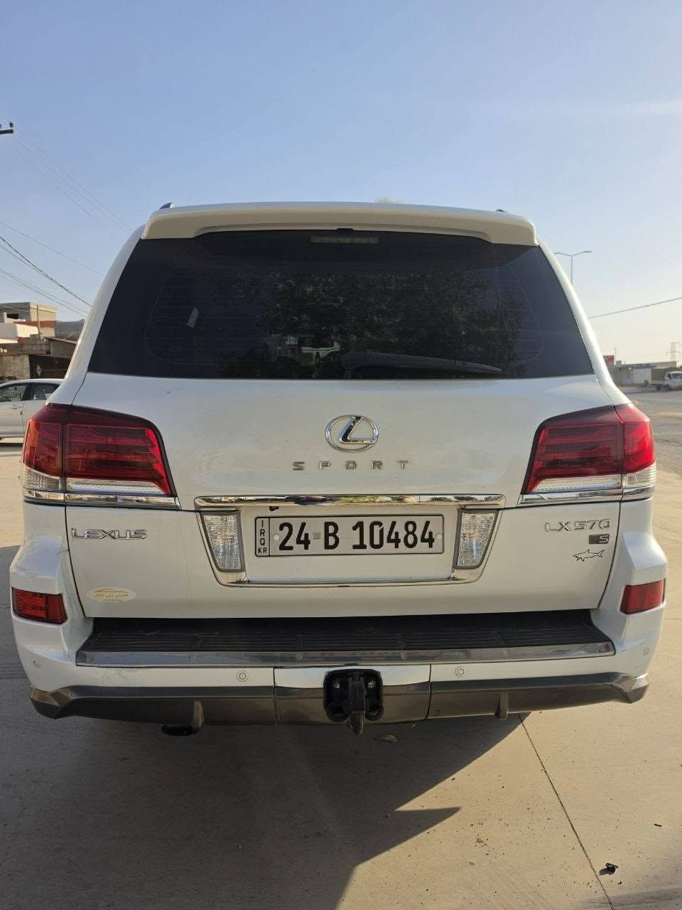لكزس 2013 LX 570 S سبورتي فول مواصفات خليجية كلين تايتل
رقم دهوك هزة وسنوية جديدة
تحويل شرط 
كير ومحرك شرط
بدون صبغ 
محرك V8 سعة 5.7 لتر
القوة: 383 حصان
ناقل حركة أوتوماتيك 6 سرعات
نظام التحكم بالجر والثبات
نظام المساعدة على نزول المنحدرات
جنوط ألمنيوم 20 إنچ
إطارات 285/50R20 جديدة
فتحة سقف/مون روف
روف رايل
سبويلر خلفي
عتبات جانبية
مصابيح أمامية عالية التجهيز
كشافات ضباب
حساسات أمامية وخلفية
مرايا كهربائية وقابلة للطي
باب خلفي كهربائي
نظام دخول وتشغيل ذكي
مقاعد جلد فاخر
مقاعد أمامية كهربائية مع Memory
تسخين وتبريد المقاعد الأمامية
تكييف أوتوماتيكي متعدد المناطق
تحكم بالتكييف للمقاعد الخلفية
دركسون كهربائي
دركسون جلد وخشب
ثلاجة/صندوق تبريد أمامي
تشغيل بصمة/Push Start
مثبت سرعة
بلوتوث
USB / AUX
بيها هواية مواصفات
مكان السيارة دهوك
#لكزس
