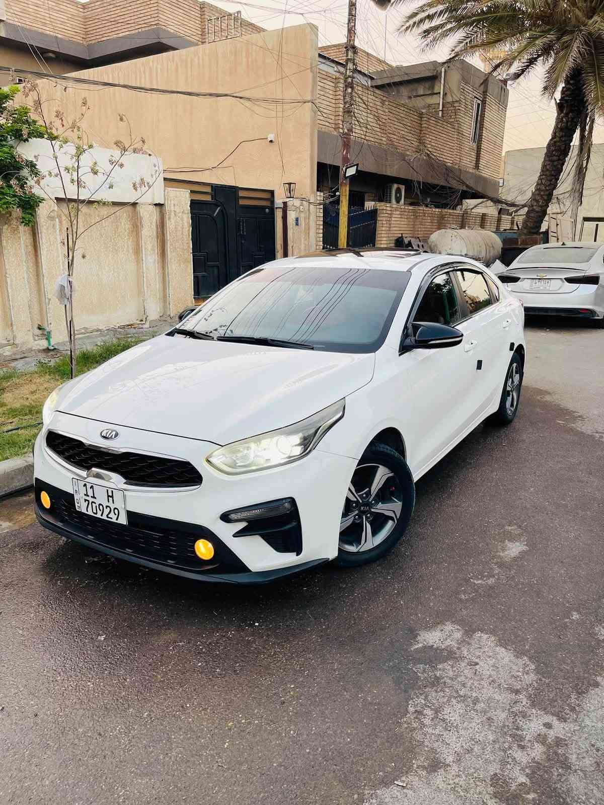 السلام عليكم
للبيع كيا سيراتو 2019 خليجي 

ماشية 79 الف كيلو

فول مواصفات 1/1 

السياره بدون صبغ / بدون تبديل 

1600 دوش  + كير At على وضع الشركة

سلايد

مري شفط

تبريد قطعتين 

شاشه + كامره

داخل جلد 

دوشمه ارضيه جلد 

المكان الغزالية
السعر 143 وبيها مجال
***********
