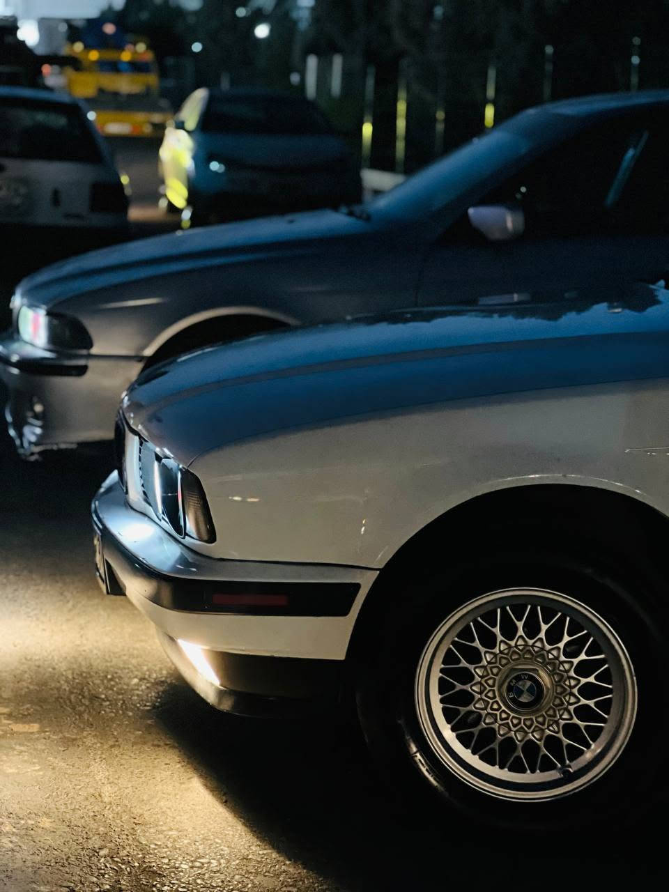 سلاوی خواتان لێبێ  bmw بۆفرۆشتن مۆدێل 91 گێروو مەکینەی 28 سەقەر ژیگەو رێگاوبان نوێ رەقەم باریک دووجام کارەبای تەبرید ساردوو گەرم لێدرانی قورسی نیە چاملغی لای سەکن بستەک بێ ژۆرێ لەگەل جەمپەچی زۆر خەفیفی پشتەوە غەرامەی هەیە سعری 45 مەعمەلە *********** أربيل, العراق
