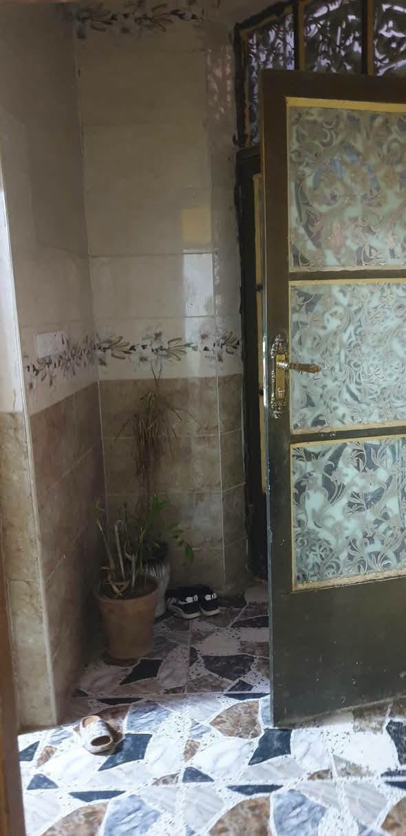📍بيت طابقين 🏠للبيع الرمادي التأميم الحكم المحلي قرب على مدرسة 🏫ينابيع العلم
الشارع تبليط 10متر

المساحة : 250 متر

{ طابقين } 

الطـابق الأول بناء حجر سنه 2013

.غرفة 2
.صالة 
.مطبخ 
.ديوانيه +هول 
.صحيات داخل وخارج 
. كراج 
الطـابق الثاني بناء بلوك سنه 2019
.غرفة 3
.صالة 
. صحيات 
. حديقة 
  متوفرة جميع الخدمات في المنطقة _ مدارس 🏫 _ اسواق 
للأستفسار 📞.        ***********
