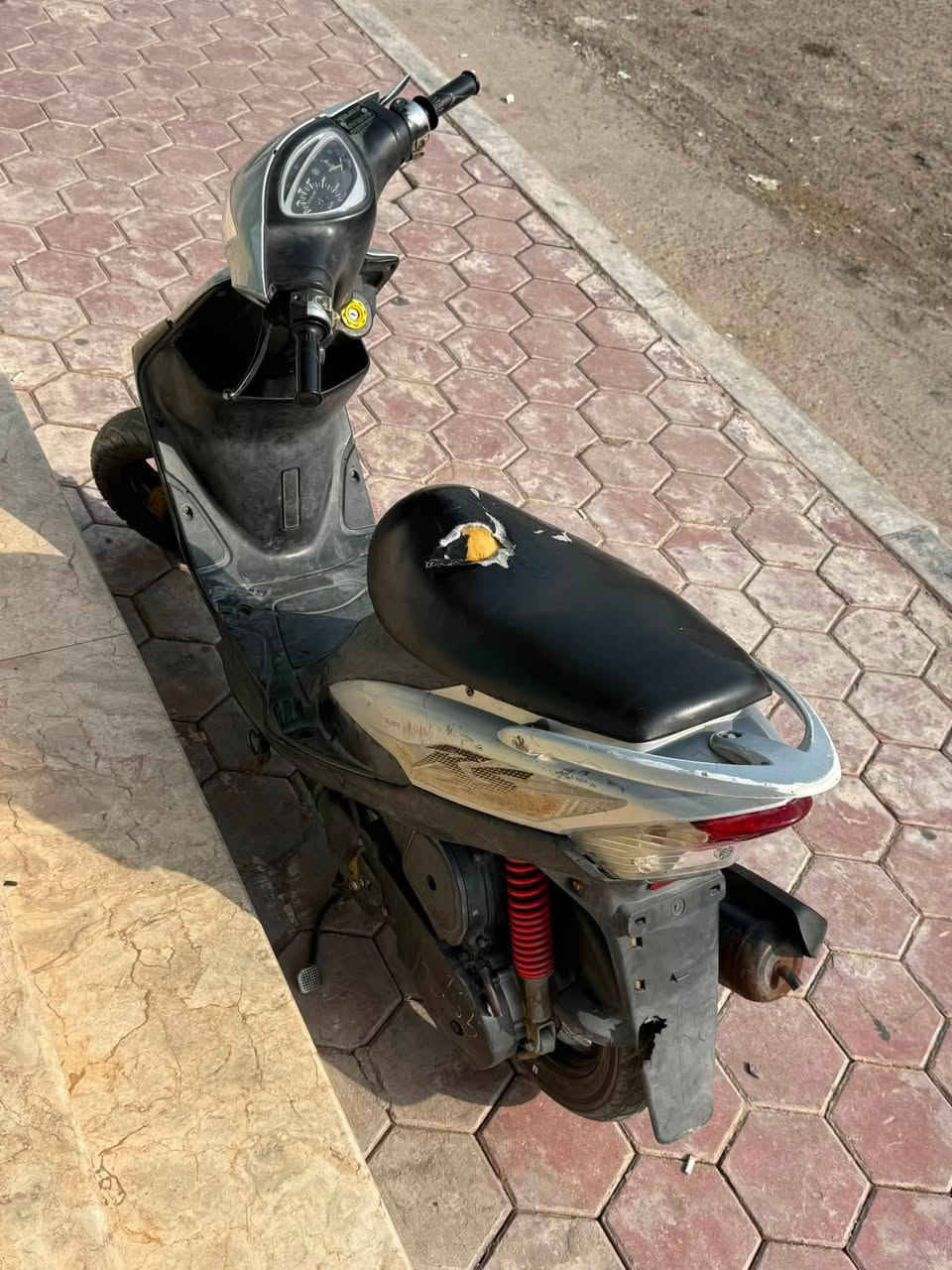 ماكس للبيع
السلام عليكم ماكس للبيع بلاديه نكرة سلف الدراجه كامله ما ناقصها شي بس هندر السعر 750مكاني بصره جزيره  ***********
