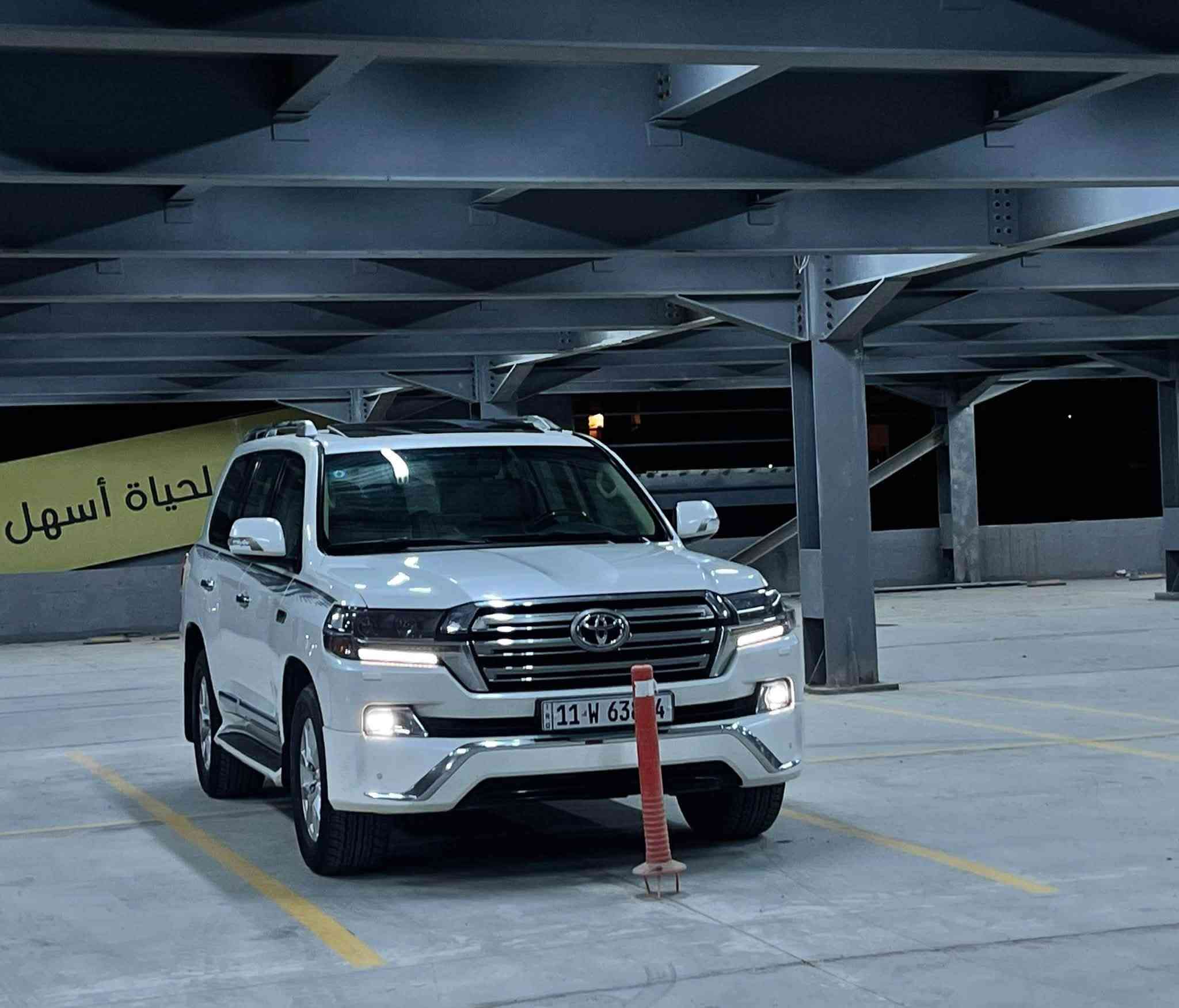 سلام عليكم
لاندكروز 2017 مكفوله 

مواصفات GX.R معروفه 6 سلندر محرك 4000

رقم بغداد ماشيه 130

السعر اتصل على الرقم

***********
