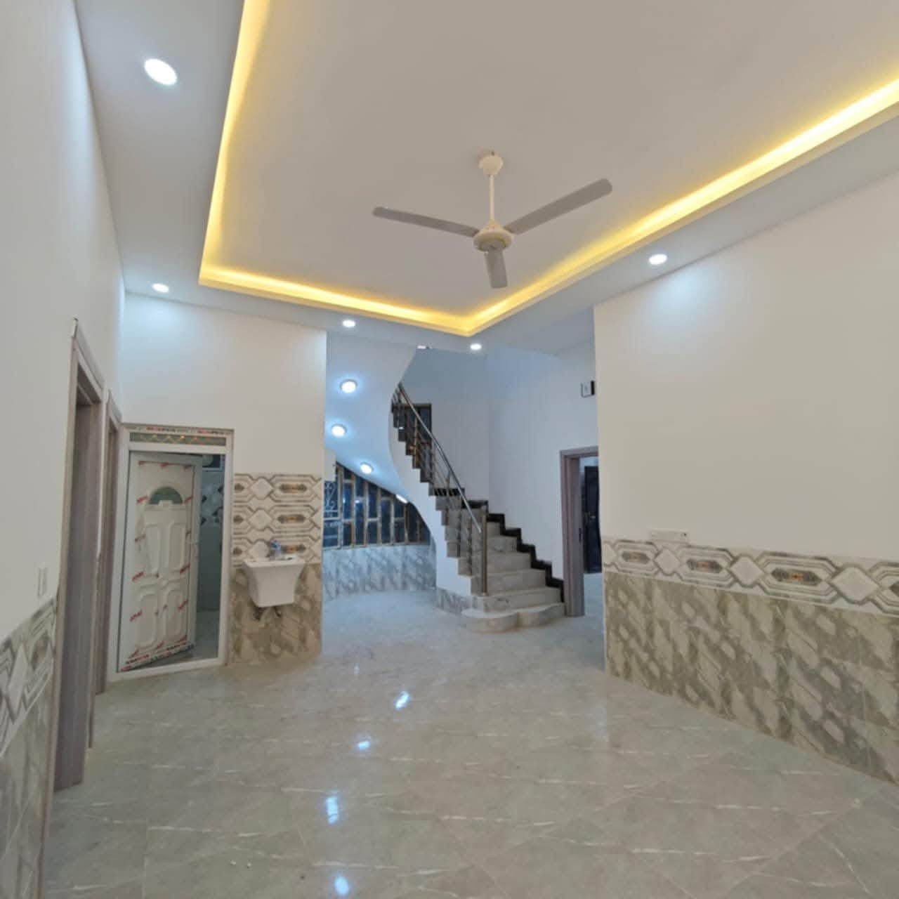 دار للايجار  المكان تكريت حي الديوم حي التوحيد المساحه 200م
طابقين اربع غرف نوم واستقبال وصاله ومطبخ
سعر الايجار 350 الف قفل 
للتواصل عام ***********
