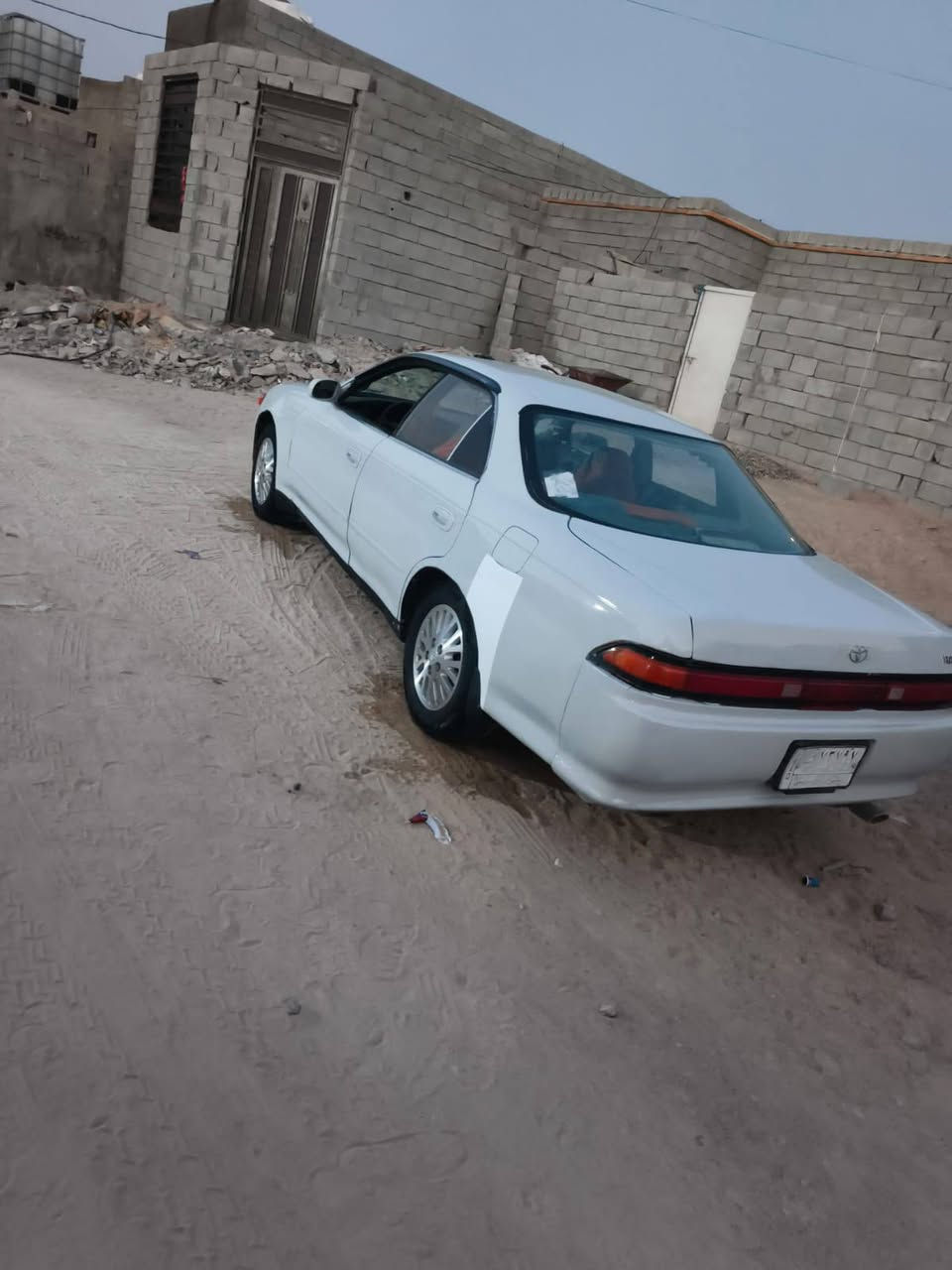 السلام عليكم سيارة مارك نفخ للبيع موديل 1993 مكفولة كص ونقل راعيها جاري تحويل مباشر سنوية 2029 رقم البصرة مشروع وطني مكينة وكير ثنين ونص جديد حدادة طخم تاير جديد كهربائيات كلها شغالة السعر 44 وبيها مجال مكان السيارة البصرة سفوان رقم صاحب السيارة ***********
