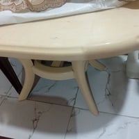 ميز بلاستك • للبيع