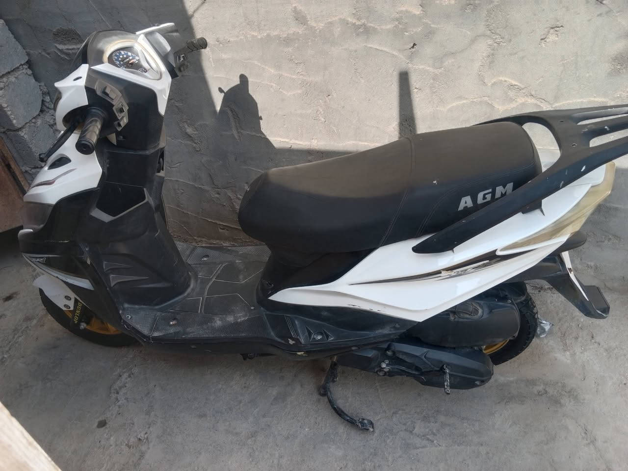 سكنس مكينه خير من الله الدراجه روح ورجع بيها وين متريد كفرات كدامك نضافه حلوه كهربائيات كلها شغاله شلعه تشك الكاع الدراجه مال جناي السعر ٤٠٠ وبيها مجال لشراي ***********
