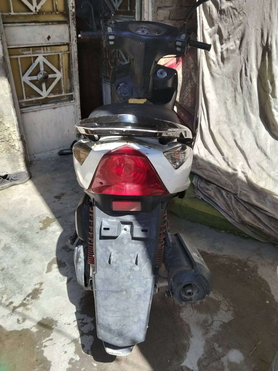 سلام عليكم ثعلب جي تي ار دراجه مال رمبه دراجه ندعمت من كدام ضرر بس بجم ومثل ما موضح بل فيديو ربع نكره تشتغل كهربائيات كلها شغاله  نواقص بجم وكابريتر وصخه فقط السعر 350وبيها مجال قليل للشراي مكاني شعب حي تجار***********
