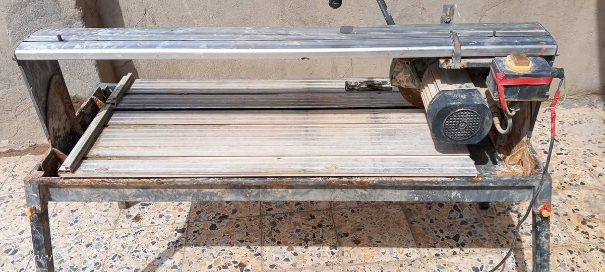 قاطعة مرمر بورسلين مستعمله تقطع طول متر وعشرة نظيفة للاستفسار الاتصال على ***********
