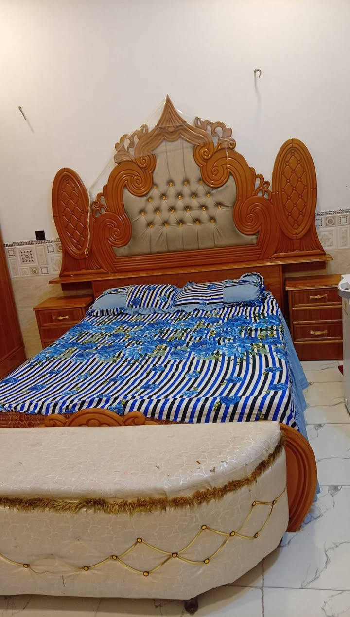 سلام عليكم غرفه عراقيه نضافه90٪مابيهه اضارار سعر 750وبيه مجال التواصل ع هاذ رقم ***********
